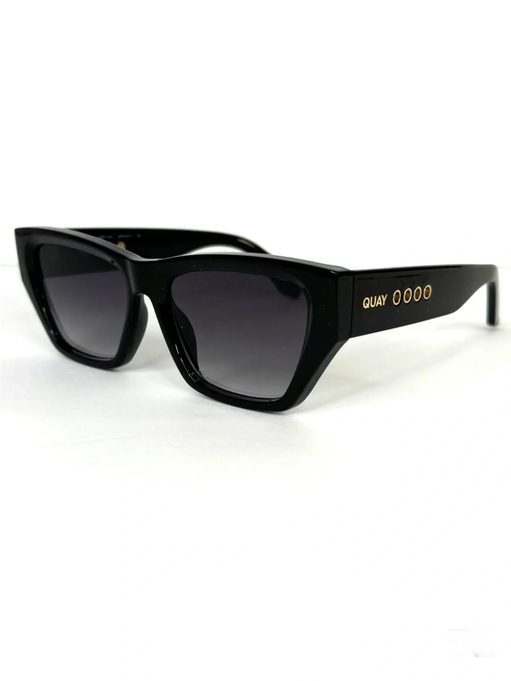 QUAY Australia NEW No Apologies Angled Square Sunglasses NEW Black Smoke
